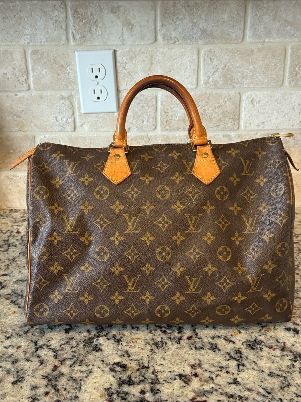 Louis Vuitton Monogram Canvas Speedy 35